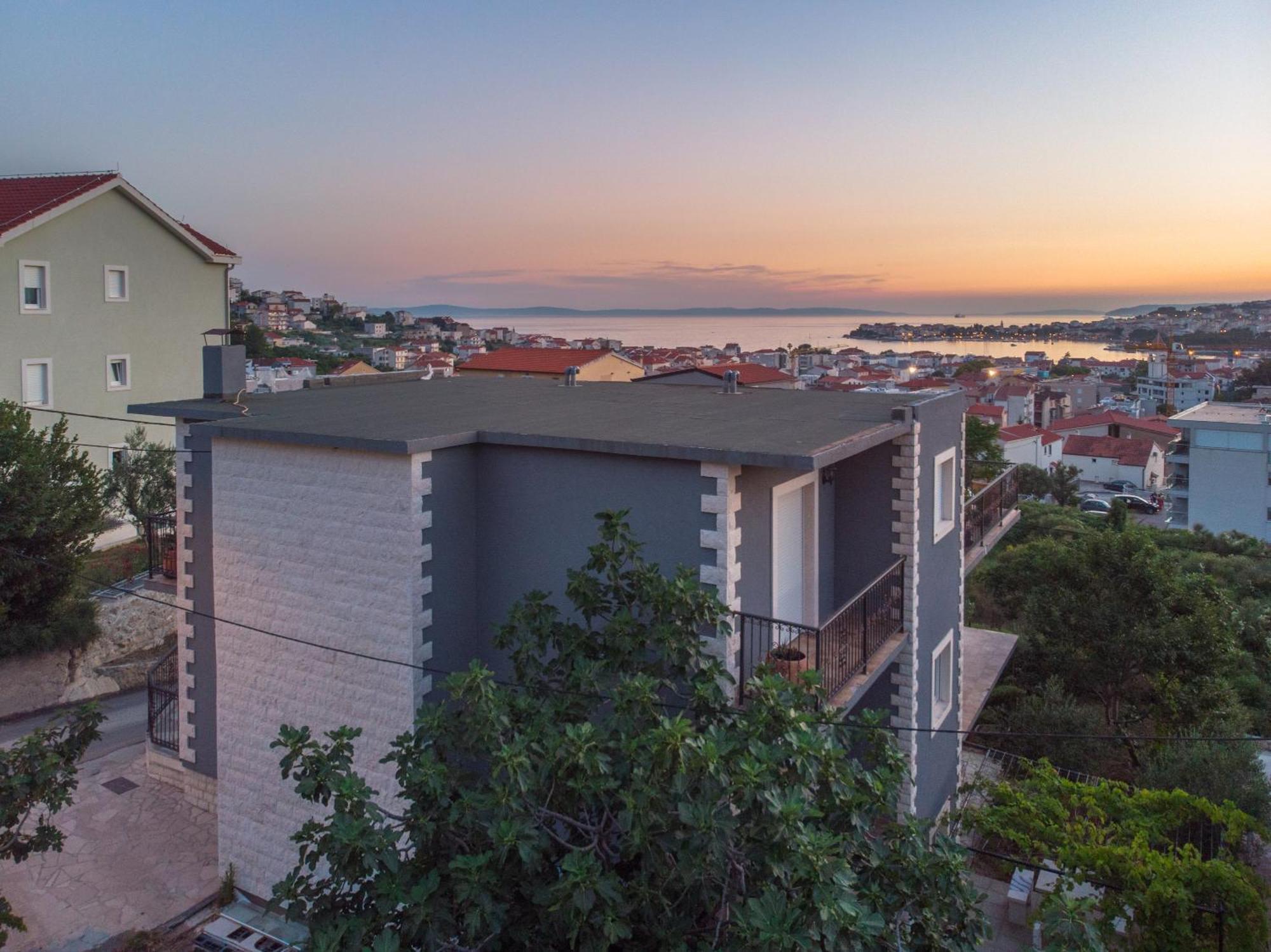 Sea View Apartments With Jaccuzzi Podstrana Habitación foto